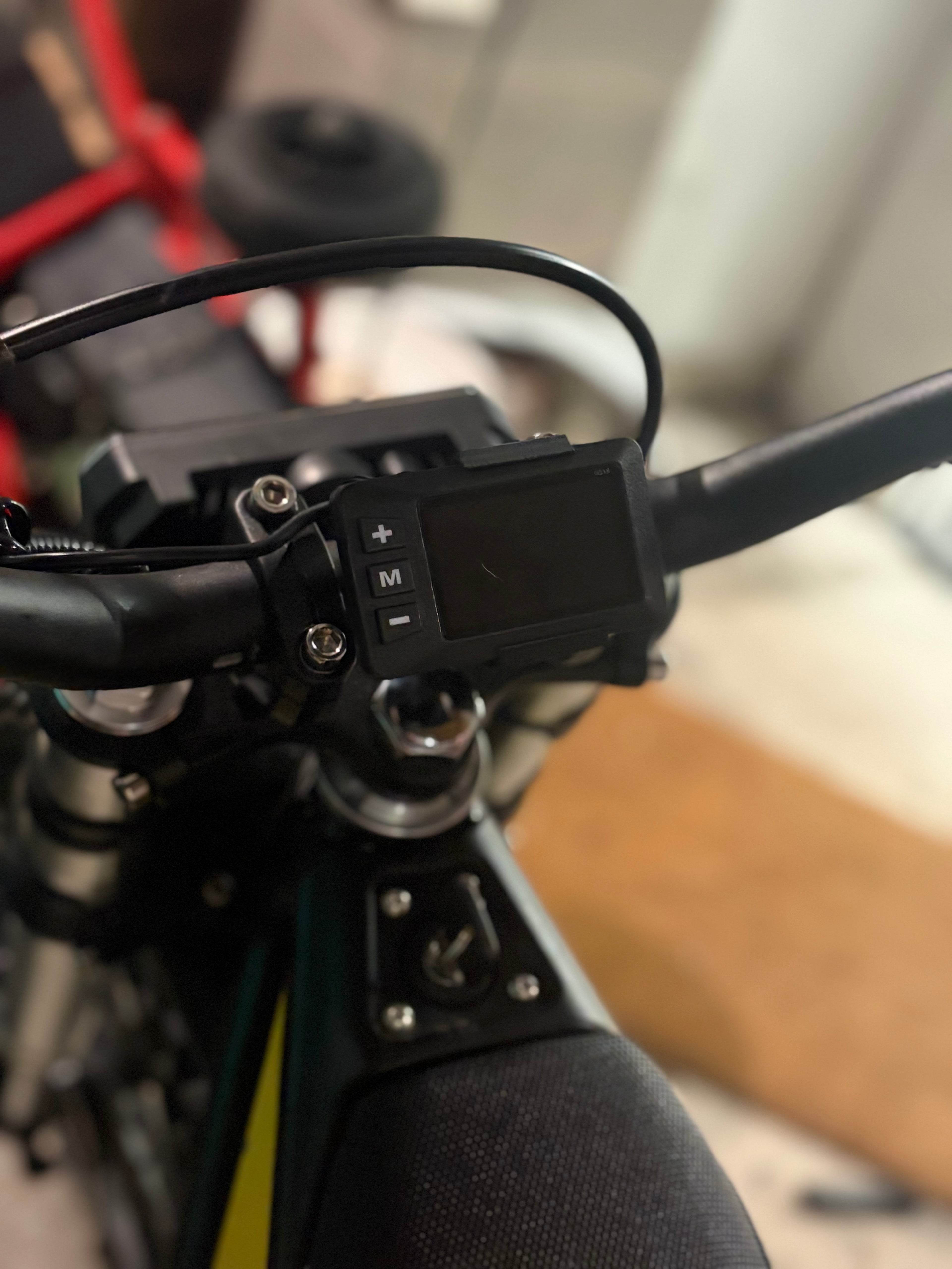 Yozma IN10 middle mount for screen